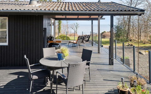 Caren - 75M from the Sea: Meubilair, Interieur Ontwerp, Flooring, Verdieping, Plafond, Kamer, Stoel, Tafel, Appartement, Keuken En Eettafel