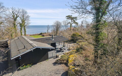 Caren - 75M from the Sea: Meubilair, Interieur Ontwerp, Flooring, Verdieping, Plafond, Kamer, Stoel, Tafel, Appartement, Keuken En Eettafel