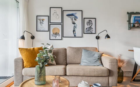 Jesper - 350M from the Sea: Meubilair, Interieur Ontwerp, Bankstel, Muur, Flooring, Woonkamer, Hout, Kamer, Fotolijst, Huis