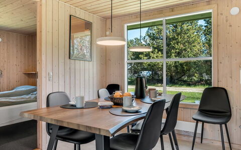 Rajna - 500M to the Fjord: Dak, Huis, Huis, Verblijf, Deur, Siding, Dek, Veranda, Plank, Hardwood