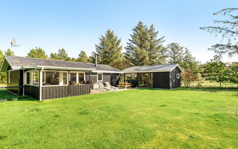 Rajna - 500M to the Fjord: Dak, Huis, Huis, Verblijf, Deur, Siding, Dek, Veranda, Plank, Hardwood