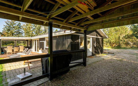 Rajna - 500M to the Fjord: Dak, Huis, Huis, Verblijf, Deur, Siding, Dek, Veranda, Plank, Hardwood
