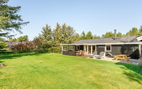 Rajna - 500M to the Fjord: Dak, Huis, Huis, Verblijf, Deur, Siding, Dek, Veranda, Plank, Hardwood