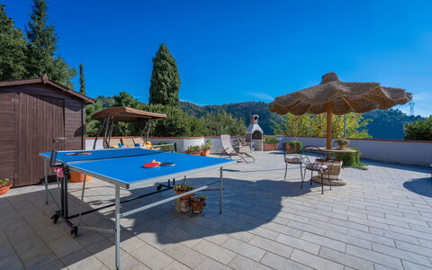 Bellavista Tuscany Apartment Panoramic Terrace: Lucht, Tafel, Fabriek, Buitenmeubels, Schaduw, Boom, Gebouw, Vrije Tijd, Landschap, Zwembad