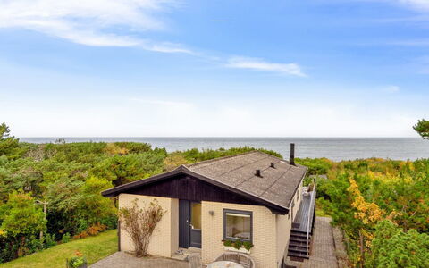 Kaleva - 100M from the Sea: Meubilair, Interieur Ontwerp, Flooring, Verdieping, Plafond, Kamer, Stoel, Tafel, Appartement, Keuken En Eettafel
