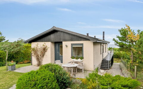 Kaleva - 100M from the Sea: Meubilair, Interieur Ontwerp, Flooring, Verdieping, Plafond, Kamer, Stoel, Tafel, Appartement, Keuken En Eettafel