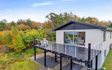 Kaleva - 100M from the Sea: Meubilair, Interieur Ontwerp, Flooring, Verdieping, Plafond, Kamer, Stoel, Tafel, Appartement, Keuken En Eettafel