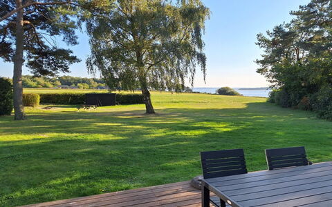 Salka - 200M to the Fjord: Meubilair, Interieur Ontwerp, Flooring, Verdieping, Plafond, Kamer, Stoel, Tafel, Appartement, Keuken En Eettafel
