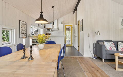 Aimo - 300M from the Sea: Hout, Plafond, Flooring, Interieur Ontwerp, Verdieping, Kamer, Houten Vloer, Hardwood, Woonkamer, Lichte Inrichting
