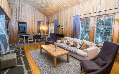Villa Kajo: Hout, Interieur Ontwerp, Flooring, Verdieping, Plafond, Huis, Meubilair, Bankstel, Woonkamer, Kamer