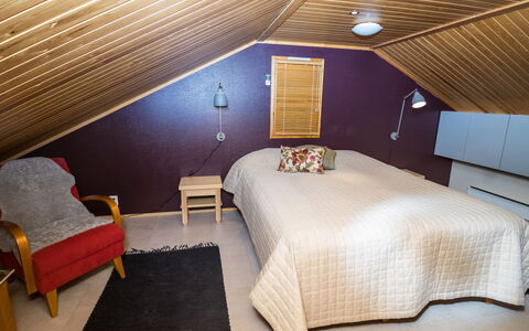 Villa Kajo: Slaapkamer, Bed, Interieur Ontwerp, Verdieping, Hout, Plafond, Flooring, Meubilair, Laken, Bedding