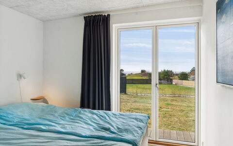 Veetrikki - 350M from the Sea: Slaapkamer, Hardwood, Beits, Bed, Bedding, Daylighting, Laken