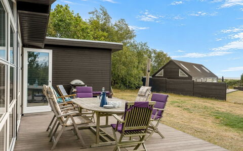 Veetrikki - 350M from the Sea: Hout, Meubilair, Veranda, Huis, Hardwood, Land Lot, Stoel, Deur, Dek, Verblijf