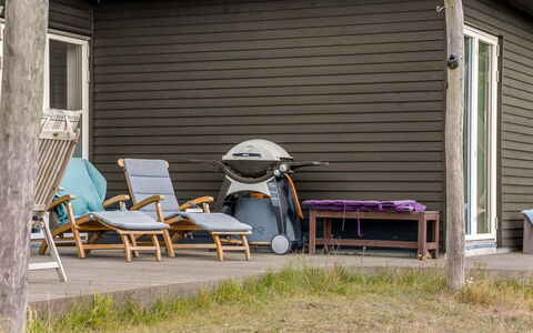 Veetrikki - 350M from the Sea: Hout, Buitenmeubels, Meubilair, Stoel, Dek, Hardwood, Backyard, Beits, Veranda, Schaduw