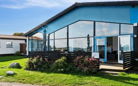 Veli - 300M from the Sea: Hout, Huis, Veranda, Dek, Hardwood, Dak, Beits, Houten Vloer, Eco Hotel