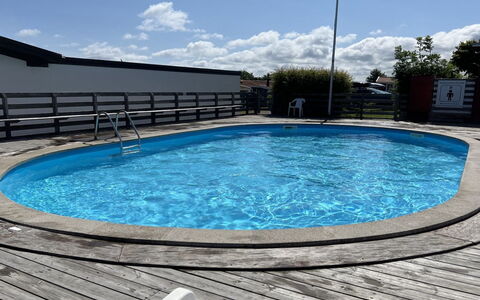 Veli - 300M from the Sea: Hout, Huis, Veranda, Dek, Hardwood, Dak, Beits, Houten Vloer, Eco Hotel