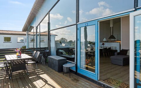 Veli - 300M from the Sea: Hout, Huis, Veranda, Dek, Hardwood, Dak, Beits, Houten Vloer, Eco Hotel
