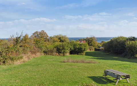 Veli - 300M from the Sea: Hout, Huis, Veranda, Dek, Hardwood, Dak, Beits, Houten Vloer, Eco Hotel
