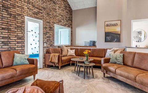 Sönke - 4Km from the Sea: Bankstel, Meubilair, Hout, Interieur Ontwerp, Woonkamer, Flooring, Appartement, Verdieping, Huis