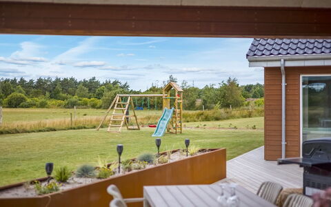 Sönke - 4Km from the Sea: Hout, Land Lot, Huis, Schaduw, Beits, Tuin, Hardwood, Stoel, Landscaping, Werf
