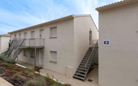 Bravone 750: Muur, Woongebied, Facade, Huis, Menselijke Nederzetting, Samengesteld Materiaal, Appartement, Balkon, Landgoed, Beton