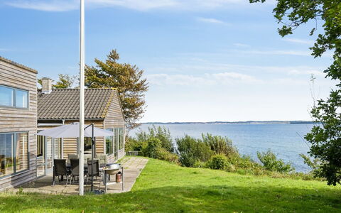 Alfhild - 30M from the Sea: Bergachtig Landvormen, Berg, Heuvel, Bergketen, Heuvel Station, Menselijke Nederzetting, Stedelijk Ontwerp, Alpen, Vallei, Top