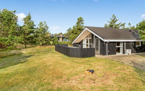 Skrollan - 200M to the Fjord: Dak, Huis, Huis, Verblijf, Deur, Siding, Dek, Veranda, Plank, Hardwood