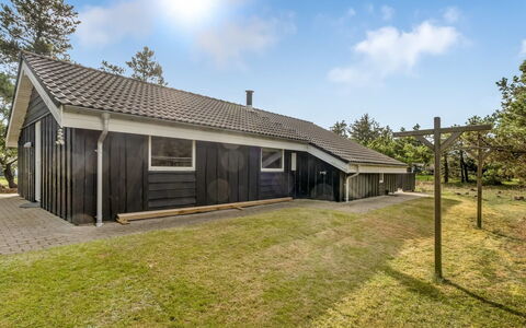 Skrollan - 200M to the Fjord: Dak, Huis, Huis, Verblijf, Deur, Siding, Dek, Veranda, Plank, Hardwood