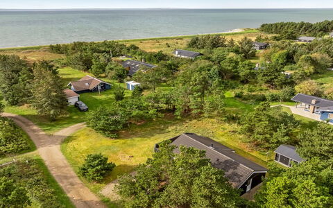 Skrollan - 200M to the Fjord: Dak, Huis, Huis, Verblijf, Deur, Siding, Dek, Veranda, Plank, Hardwood