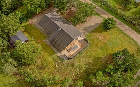Skrollan - 200M to the Fjord: Dak, Huis, Huis, Verblijf, Deur, Siding, Dek, Veranda, Plank, Hardwood