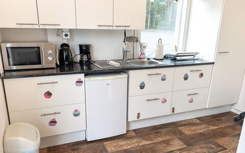 Tyttelsson: Keuken, Toestel Van De Keuken, Cabinetry, Flooring, Countertop, Major Appliance, Lade, Verdieping, Interieur Ontwerp, Kast