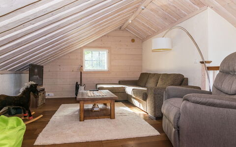 Nuottarinne: Meubilair, Interieur Ontwerp, Flooring, Verdieping, Tafel, Plafond, Keuken En Eettafel, Verlichting, Stoel, Huis