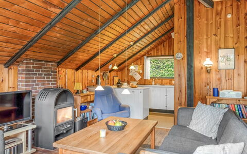 Amila - 30Km from the Sea: Blauw, Zwembad, Meubilair, Buitenmeubels, Toevlucht, Stoel, Schaduw, Eco Hotel, Bloempot