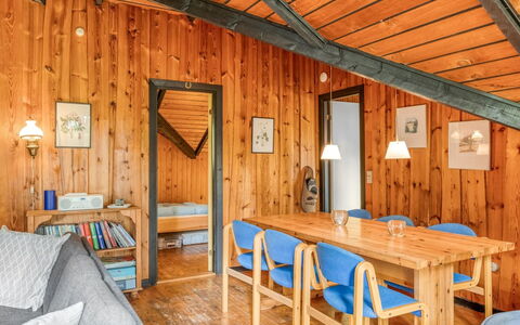 Amila - 30Km from the Sea: Blauw, Zwembad, Meubilair, Buitenmeubels, Toevlucht, Stoel, Schaduw, Eco Hotel, Bloempot