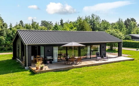 Aruna - 550M from the Sea: Dak, Huis, Huis, Verblijf, Deur, Siding, Dek, Veranda, Plank, Hardwood