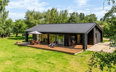 Aruna - 550M from the Sea: Dak, Huis, Huis, Verblijf, Deur, Siding, Dek, Veranda, Plank, Hardwood