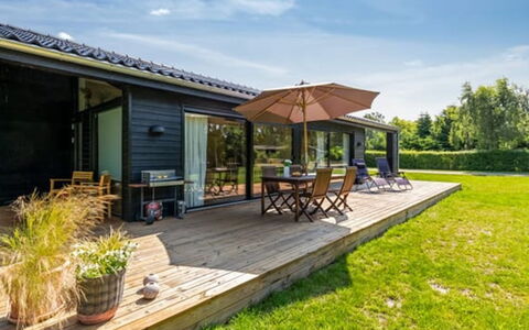 Aruna - 550M from the Sea: Dak, Huis, Huis, Verblijf, Deur, Siding, Dek, Veranda, Plank, Hardwood
