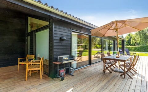 Aruna - 550M from the Sea: Dak, Huis, Huis, Verblijf, Deur, Siding, Dek, Veranda, Plank, Hardwood