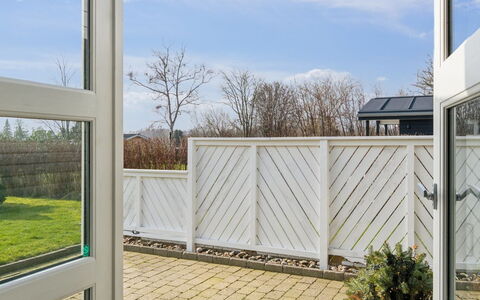 Bjarni - 175M from the Sea: Hout, Huis, Veranda, Dek, Hardwood, Dak, Beits, Houten Vloer, Eco Hotel