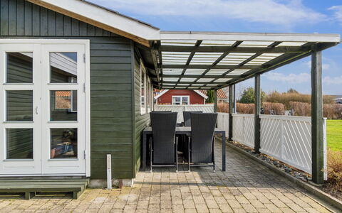 Bjarni - 175M from the Sea: Hout, Huis, Veranda, Dek, Hardwood, Dak, Beits, Houten Vloer, Eco Hotel