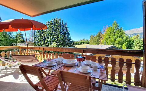 La Verdure Est N°22: Beits, Lariks, Stoel, Hardwood, Veranda, Eco Hotel, Schaduw, Landscaping, Balkon