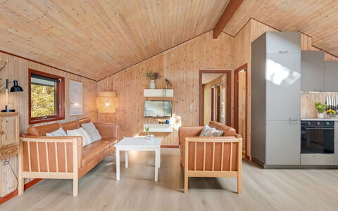 Regine - 1.1Km to the Fjord: Meubilair, Buitenmeubels, Tableware, Tafel, Drinkware, Stoel, Buitentafel, Voedsel, Fles