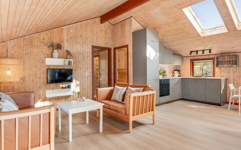 Regine - 1.1Km to the Fjord: Meubilair, Buitenmeubels, Tableware, Tafel, Drinkware, Stoel, Buitentafel, Voedsel, Fles