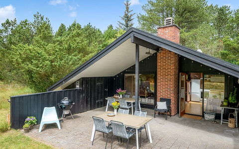 Regine - 1.1Km to the Fjord: Huis, Huis, Dak, Verblijf, Groundcover, Siding, Landgoed, Boerderij, Schaduw, Garden Gebouwen