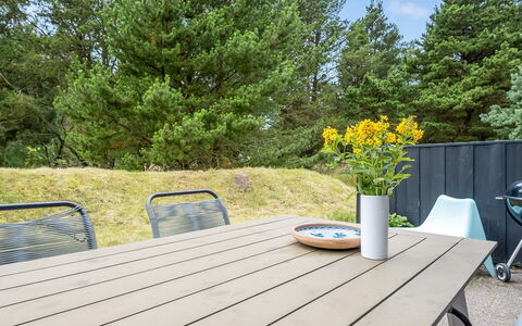 Regine - 1.1Km to the Fjord: Meubilair, Buitenmeubels, Buitentafel, Tafel, Stoel, Plank, Hardwood, Keuken En Eettafel, Tuin, Picknicktafel
