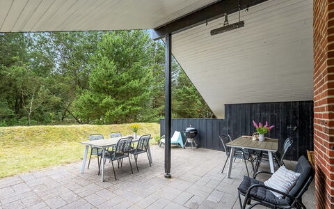 Regine - 1.1Km to the Fjord: Hout, Architectuur, Plafond, Flooring, Schaduw, Verdieping, Veranda, Siding, Verblijf, Stoel