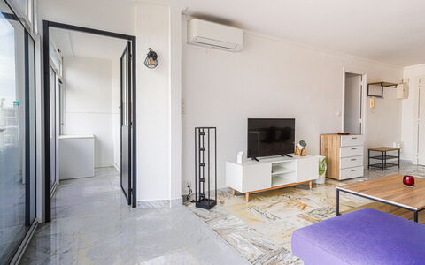 Roquebrune Cap Martin 110: Gebouw, Televisie, Verlichting, Fotolijst, Bankstel, Comfort, Flooring, Huis, Verdieping, Hal