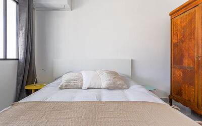 Roquebrune Cap Martin 110: Gebouw, Meubilair, Eigendom, Venster, Comfort, Hout, Textiel, Interieur Ontwerp, Bed, Bed Frame