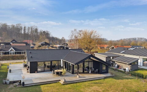 Viveke - 10M from the Sea: Hout, Huis, Veranda, Dek, Hardwood, Dak, Beits, Houten Vloer, Eco Hotel