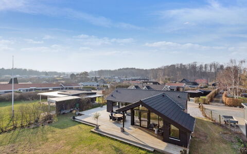 Viveke - 10M from the Sea: Hout, Huis, Veranda, Dek, Hardwood, Dak, Beits, Houten Vloer, Eco Hotel